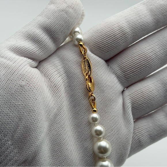 VIVIENNE WESTWOOD PEARL SATURN ORB NECKLACE – GOLD TONE & CRYSTAL - Picture 5 of 7